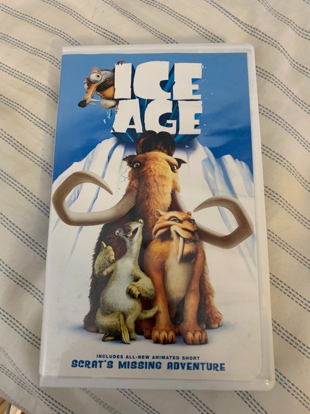Ice Age (VHS, 2002) Clamshell Edition – Includes Scrat's Missing Adventure!